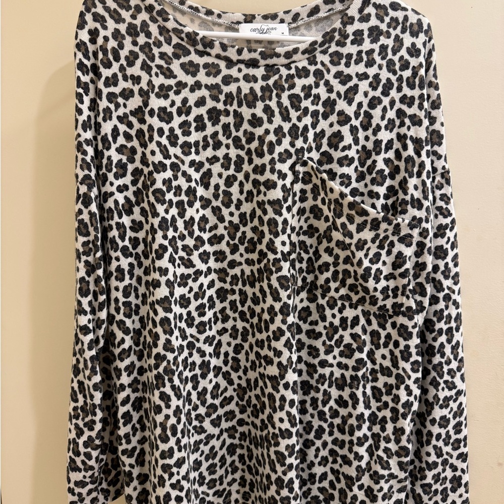 Carly Jean Los Angeles Cozy Leopard Print Sweater